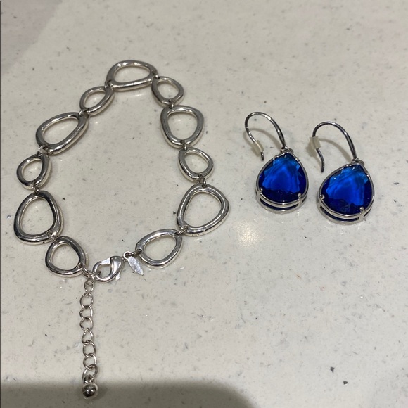 Elegant Silver Chain Bracelet & blue crystal stone earrings - Picture 6 of 7